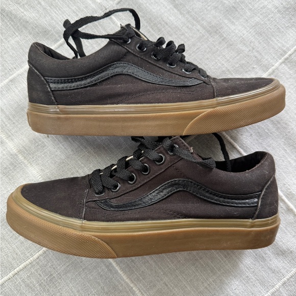 Old Skool Vans all black w/ gum sole, size 6.5 - Picture 4 of 4